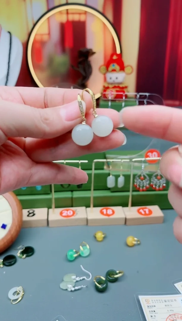 未镶嵌和田玉耳饰白玉圆牌