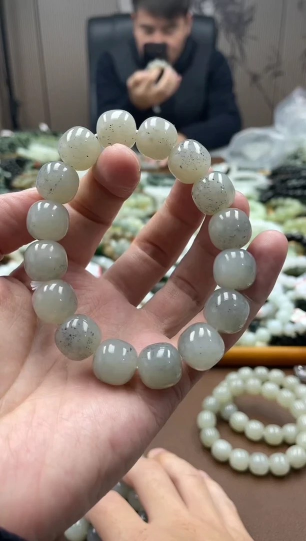 未镶嵌手串和田玉新疆黑山青花14老型
