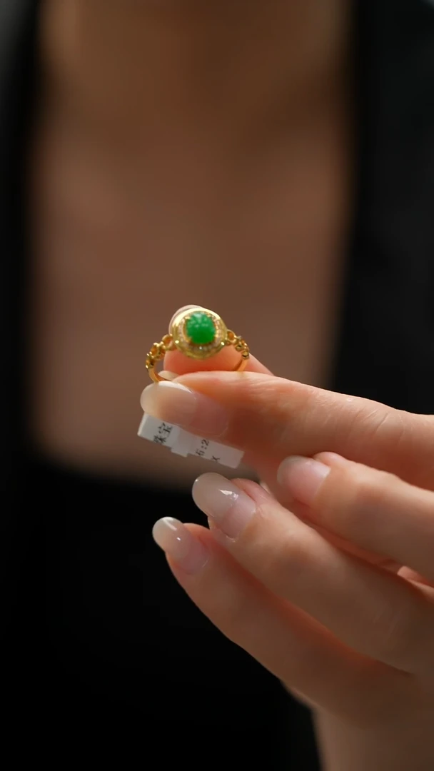 18K金镶嵌戒指翡翠貔貅