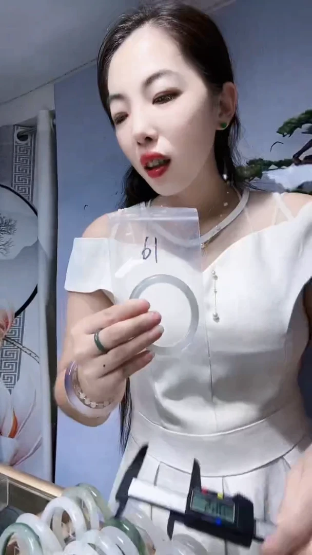 石英质玉手镯未镶嵌新疆天山翠手镯 60-61圈口