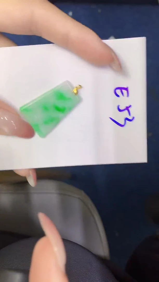 翡翠18K金镶嵌颈饰缅甸天然翡翠A货