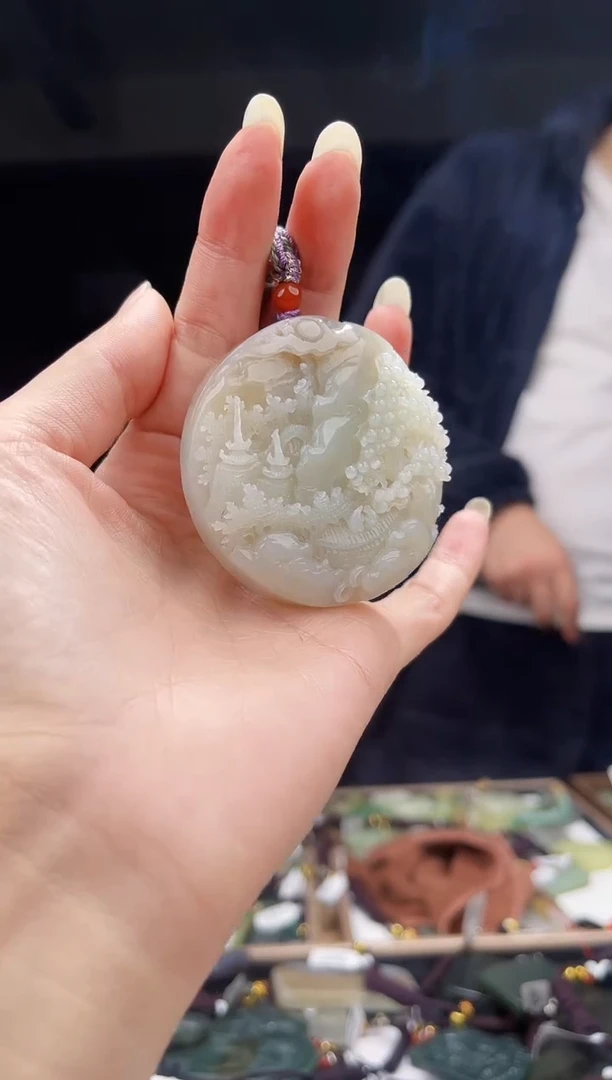 颈饰未镶嵌和田玉心**一1