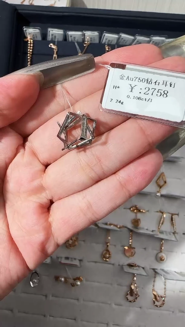 18K金镶嵌耳饰钻石❤**?B2599903665