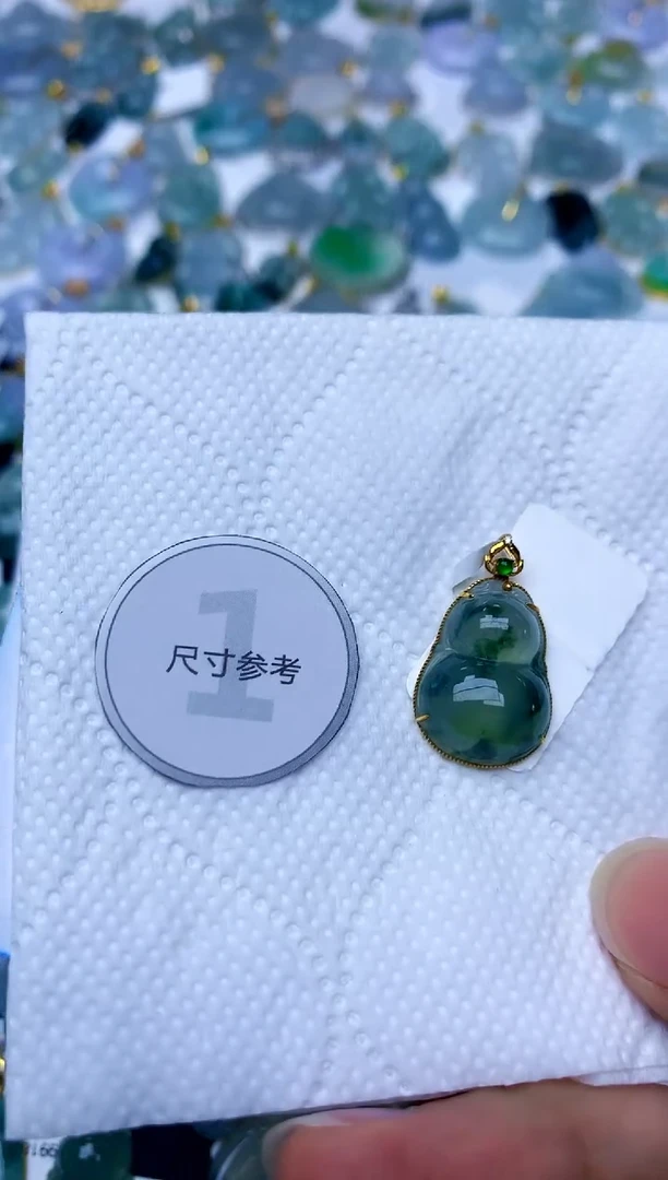 颈饰18K金镶嵌翡翠杀****刀天然A货翡翠