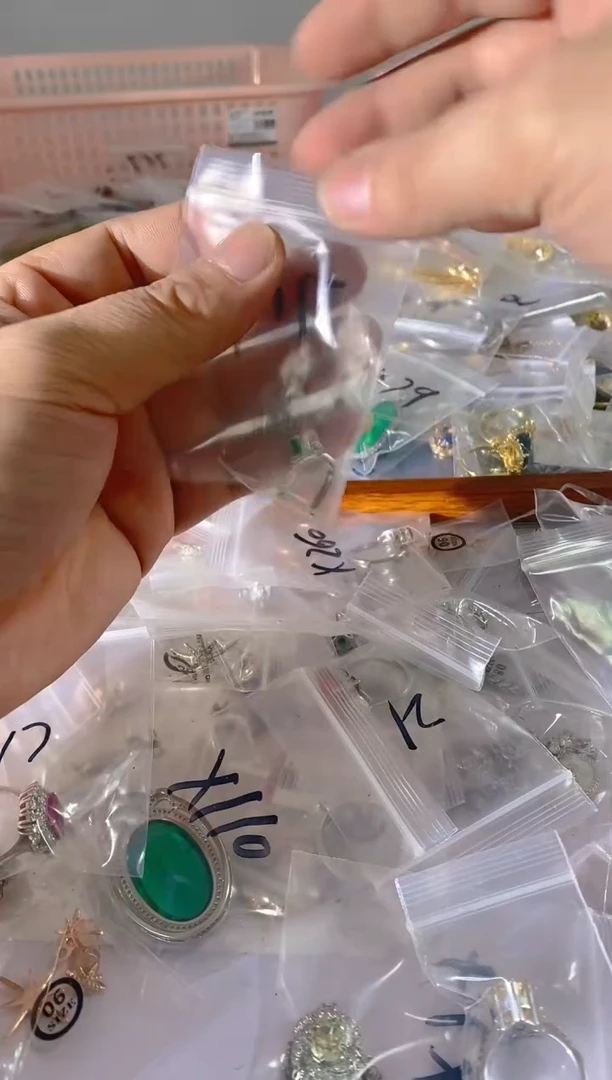 【闪购商品】水晶颈饰银S925镶嵌717红宝，蓝宝，多样性发一件赠链