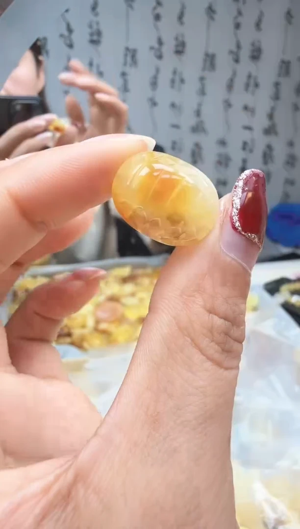 【闪购商品】琥珀裸石未镶嵌配饰