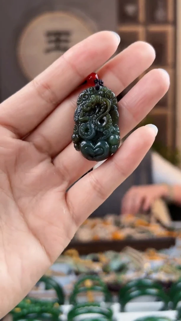 颈饰未镶嵌和田玉拍一发一，拍一发一