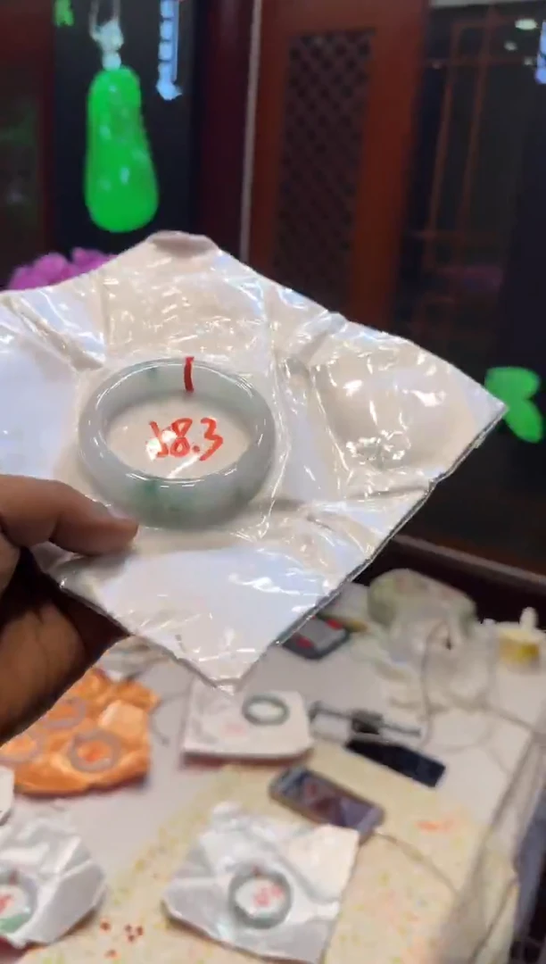 未镶嵌手镯翡翠手镯
