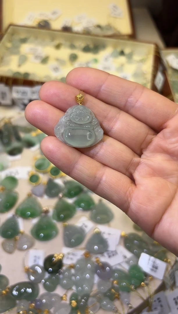 颈饰18K金镶嵌翡翠佛公