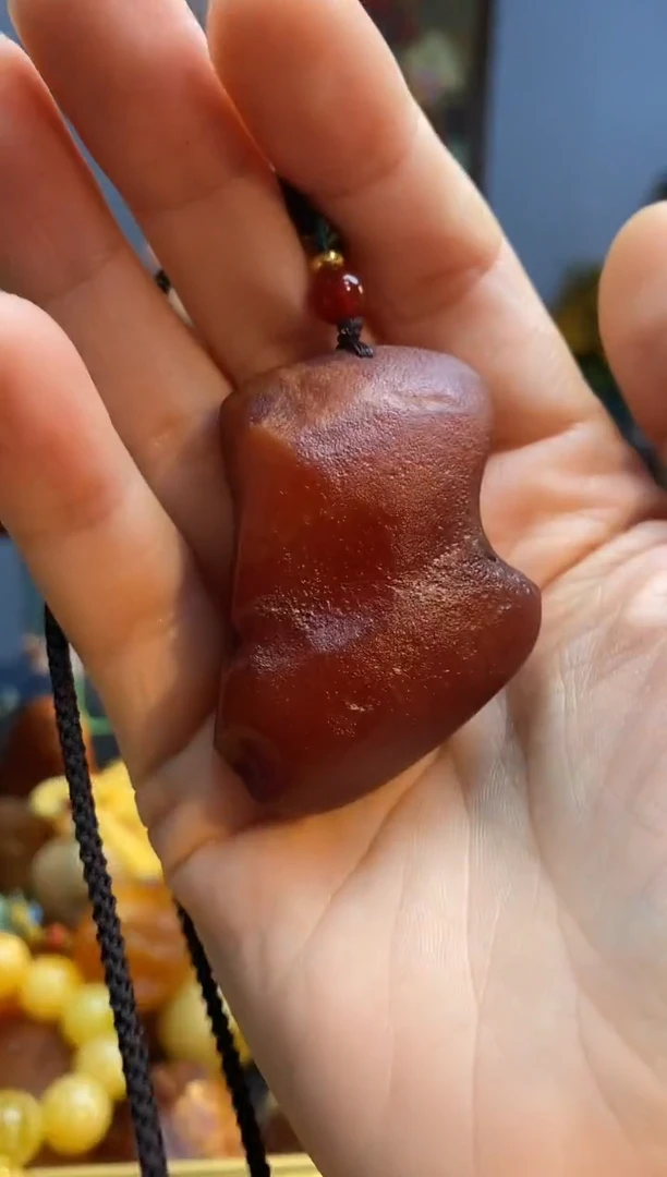 未镶嵌颈饰琥珀吊坠