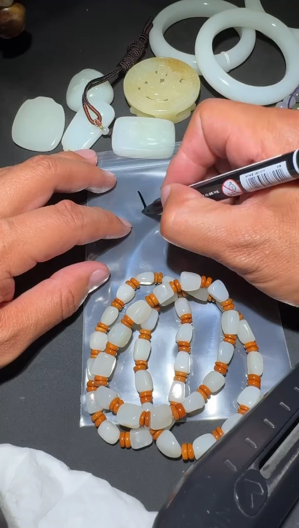 未镶嵌和田玉（糖玉）车挂和田玉