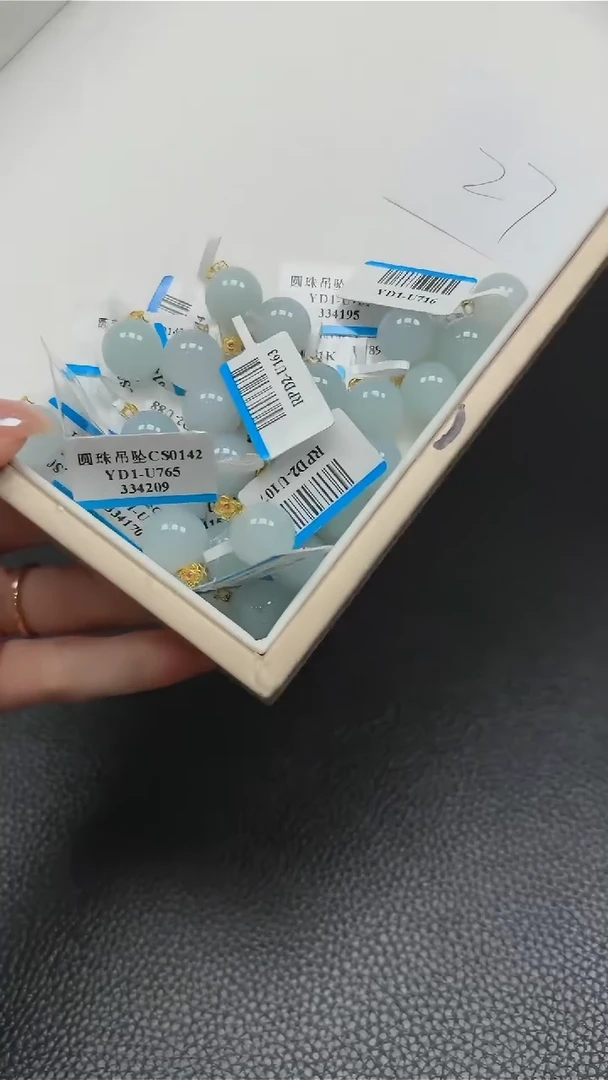 翡翠18K金镶嵌吊坠(不含链)多样性发其一