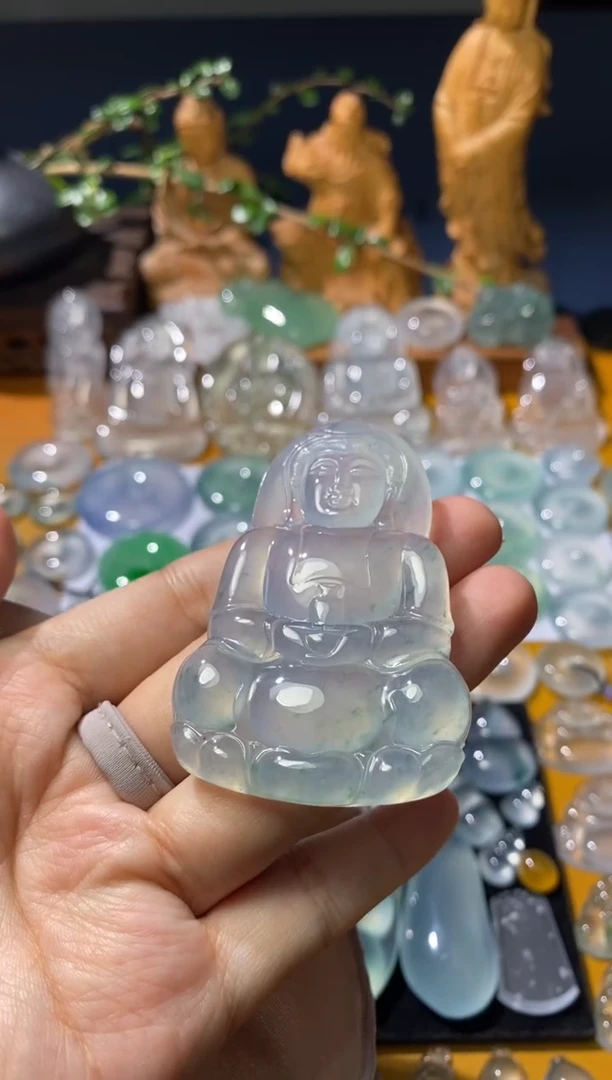 颈饰未镶嵌翡翠观音