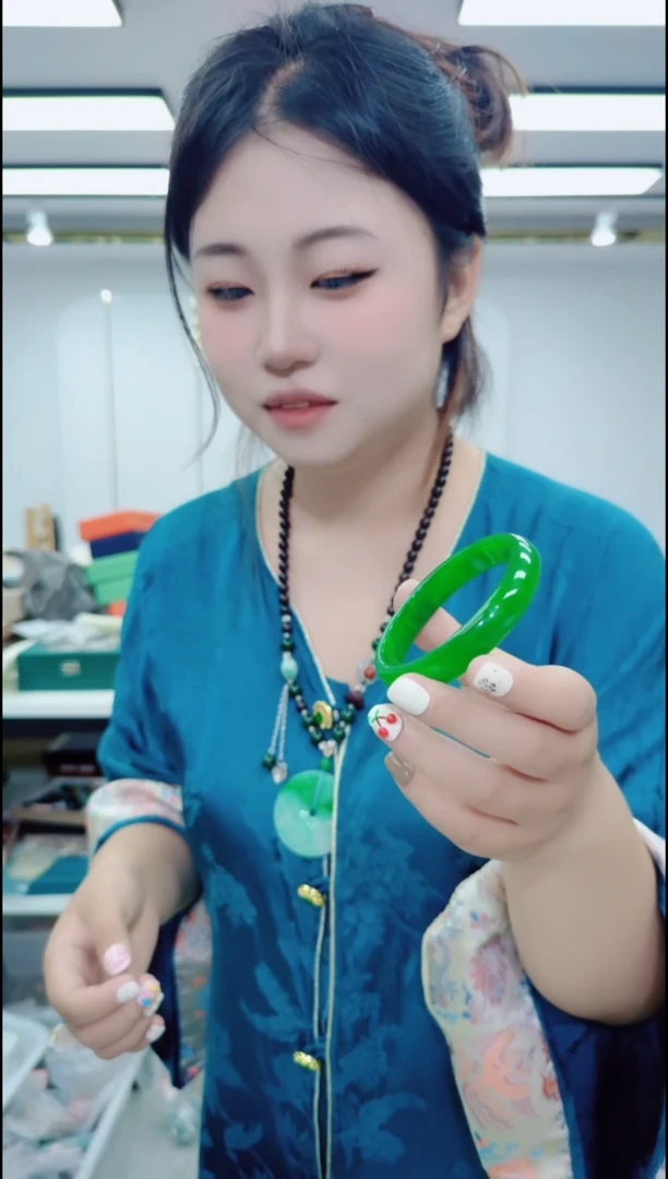 树脂制品李*霏1953手镯