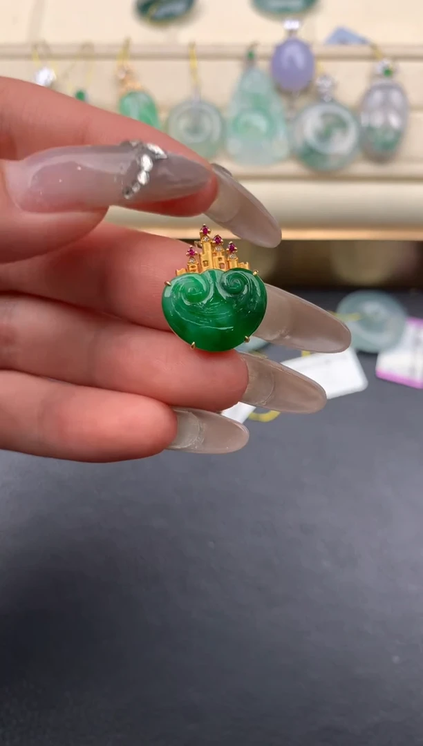 翡翠18K金镶嵌颈饰W510