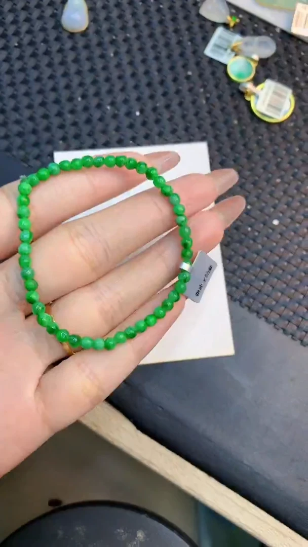 颈饰未镶嵌翡翠1