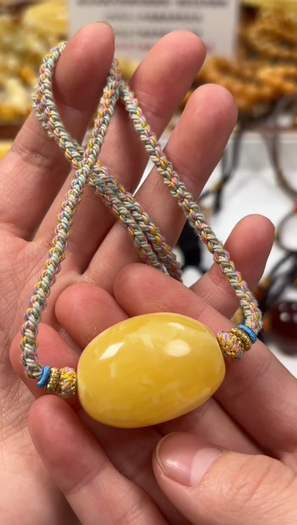 【闪购商品】蜜蜡裸石未镶嵌锁骨