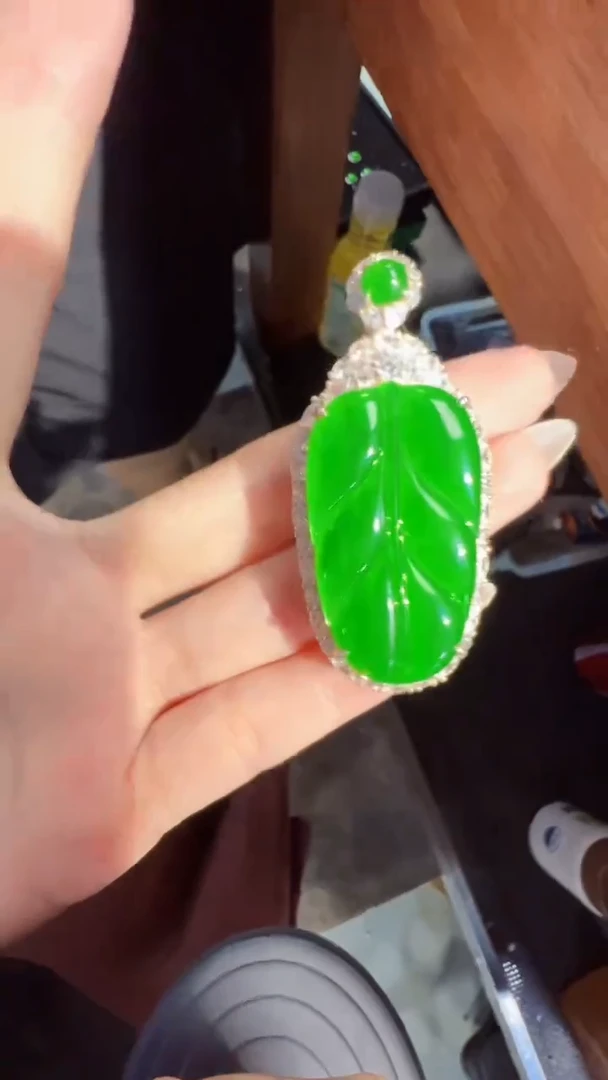 未镶嵌定制翡翠翡翠A货有轻微色差属于正常现象，叶子多样性发货1