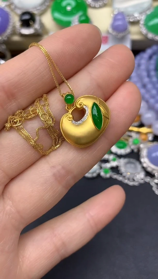 颈饰18K金镶嵌翡翠355-翡翠雪姐天天见