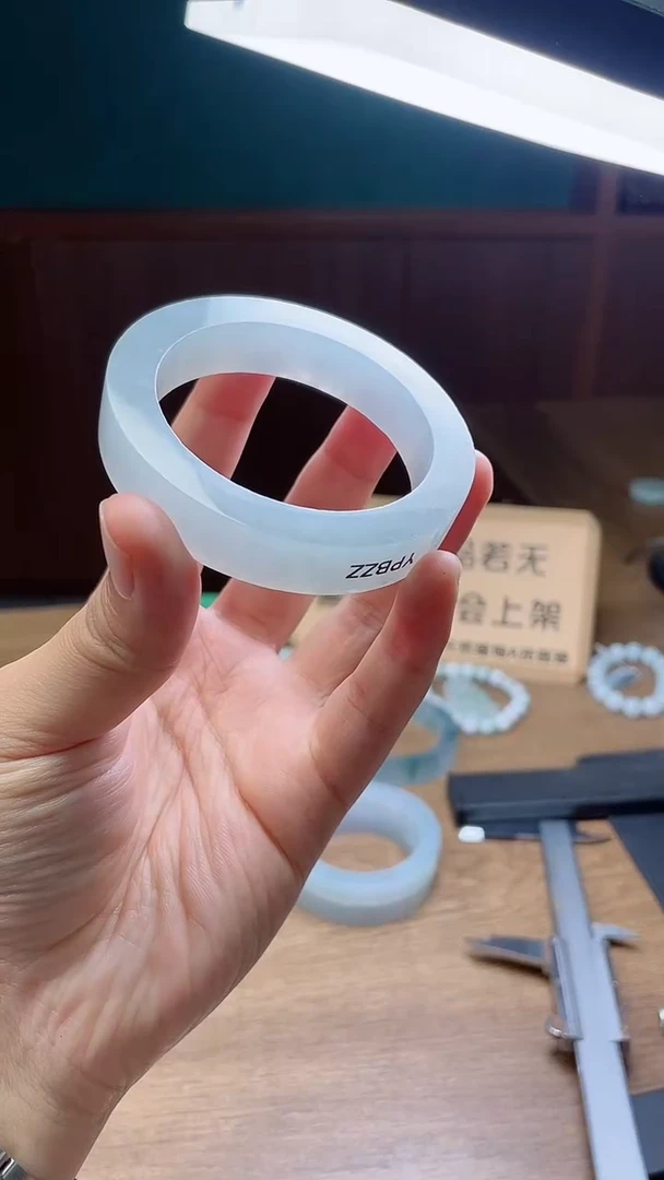 定制翡翠手镯未镶嵌你*品定制