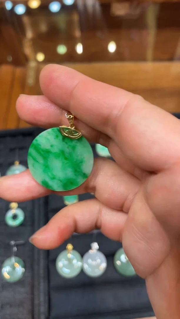 【闪购商品】翡翠颈饰18K金镶嵌无事牌