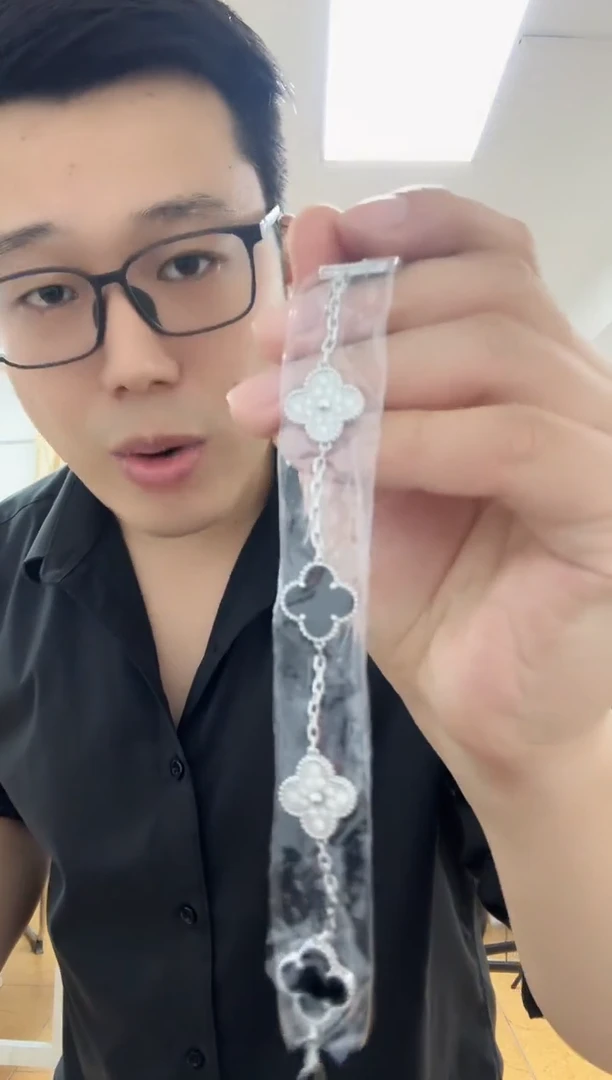 18K金镶嵌手链钻石熊猫手链