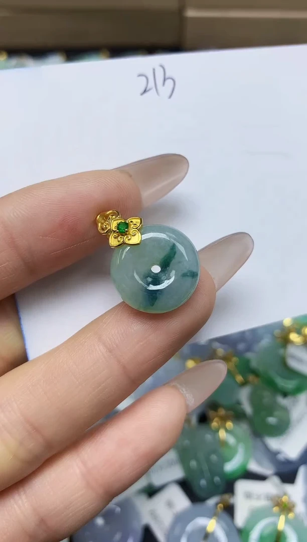 翡翠未镶嵌颈饰天然翡翠A货