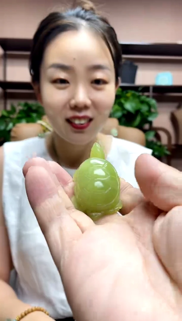 岫玉未镶嵌颈饰·