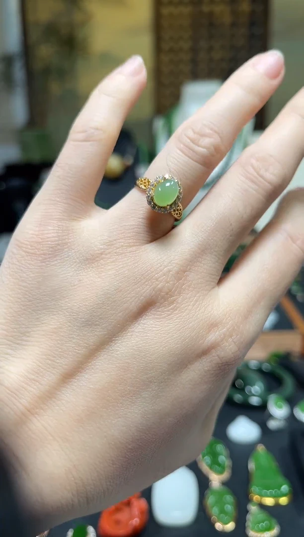 颈饰银S925镀金镶嵌和田玉苹果绿戒指金色款