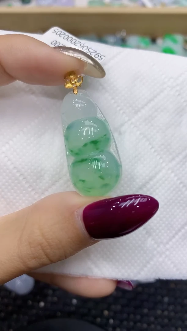翡翠18K金镶嵌颈饰111111111111