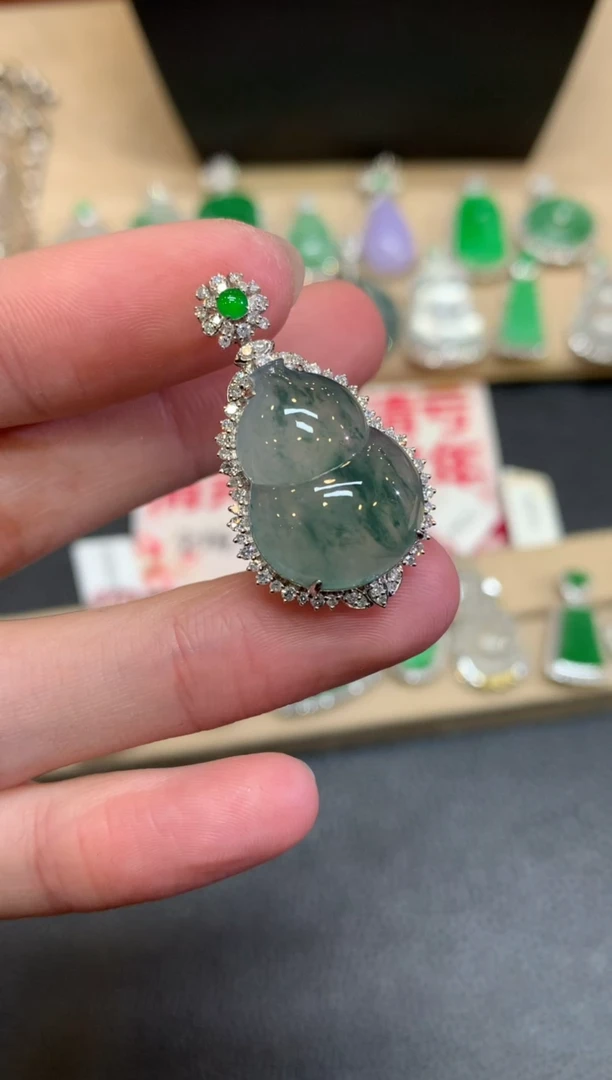 【闪购商品】翡翠颈饰18K金镶嵌葫芦【无服务费】
