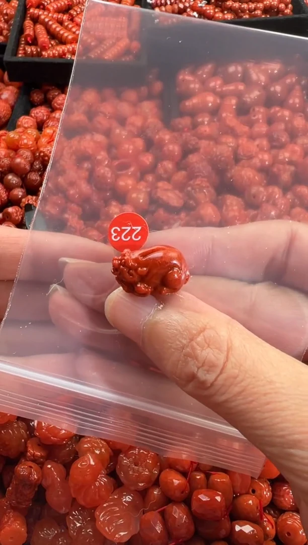 颈饰未镶嵌南红玛瑙1