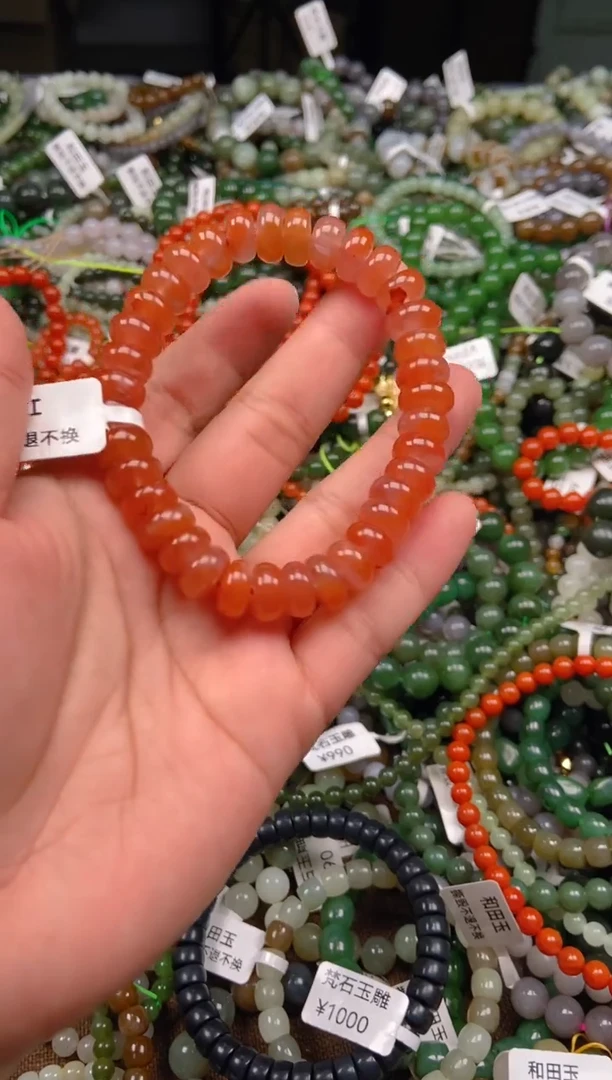 南红玛瑙未镶嵌颈饰1