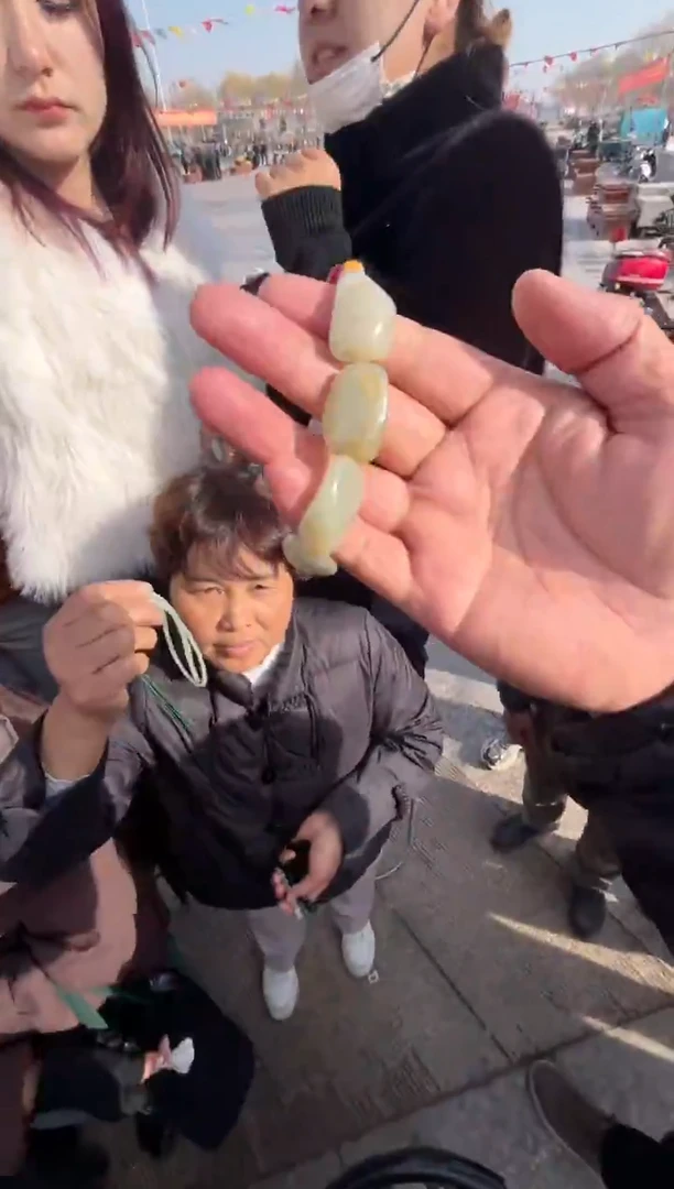 未镶嵌和田玉（糖玉）挂件和田玉