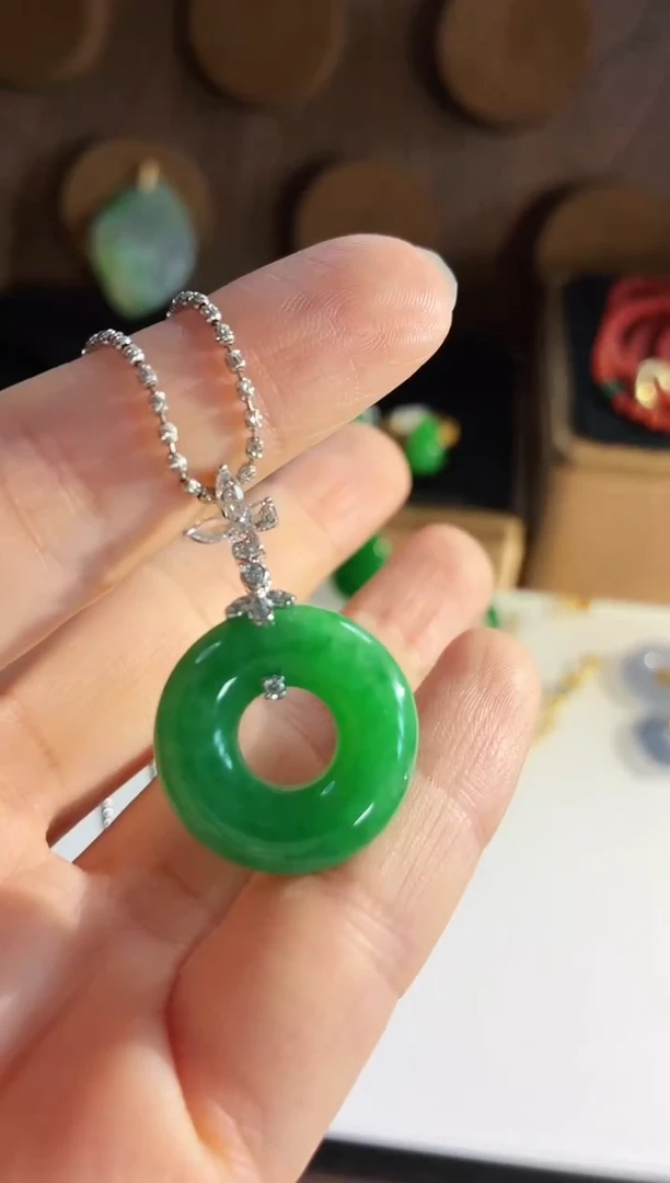 吊坠(不含链)18K金镶嵌翡翠吊坠