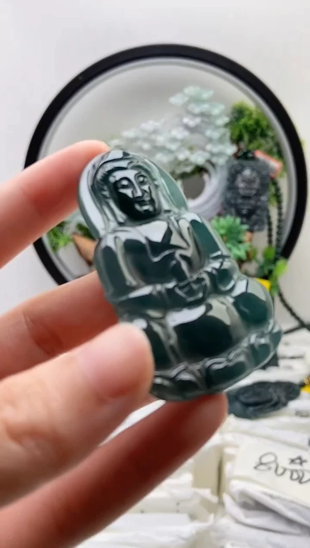 翡翠未镶嵌颈饰观音