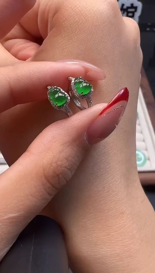 18K金镶嵌翡翠耳饰缅甸珠宝严选