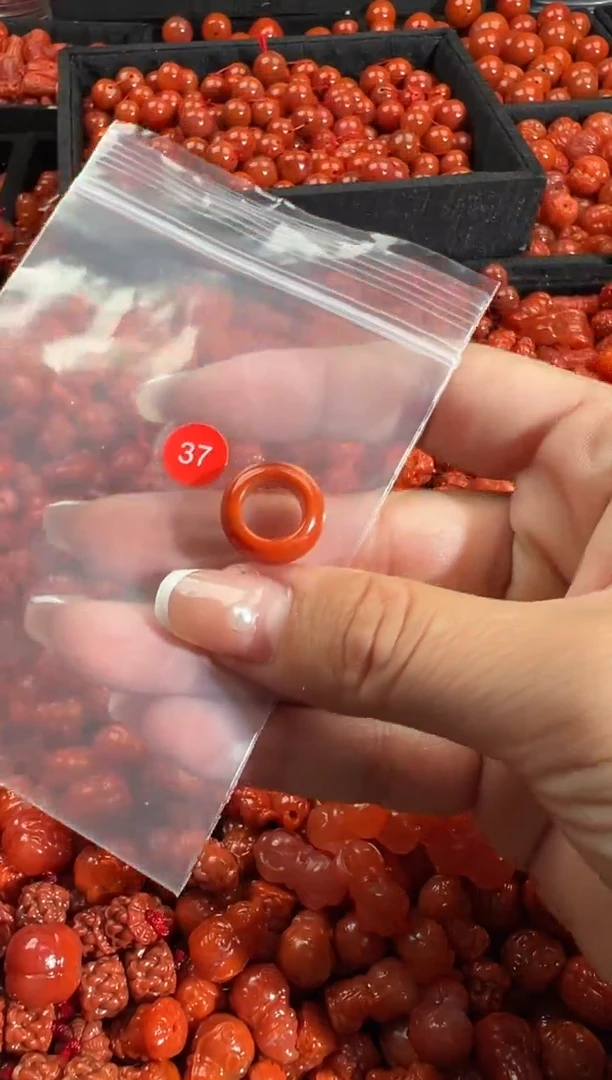 颈饰未镶嵌南红玛瑙1