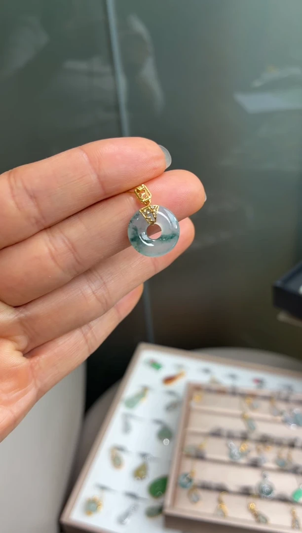 颈饰18K金镶嵌翡翠天然翡翠A货