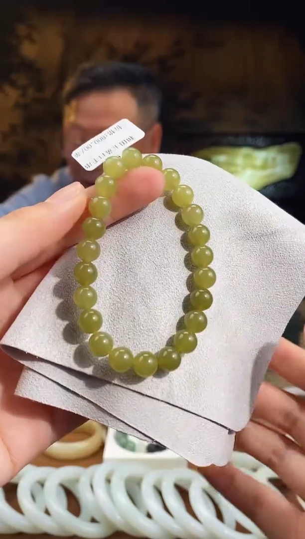 未镶嵌手串和田玉若羌黄口 鸡油黄 圆珠单圈  过眼过灯无包容8mm