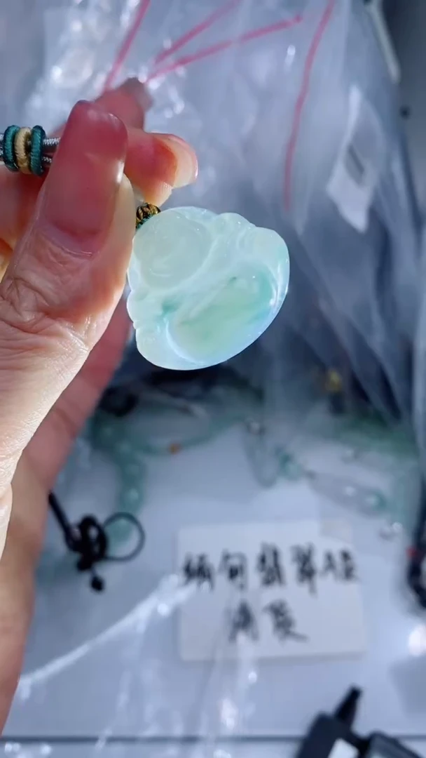 翡翠未镶嵌颈饰吊坠