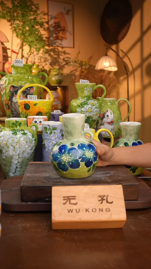 摆件3-116口径7高度17 1-2误差手工手绘有些许色差 完美慎拍