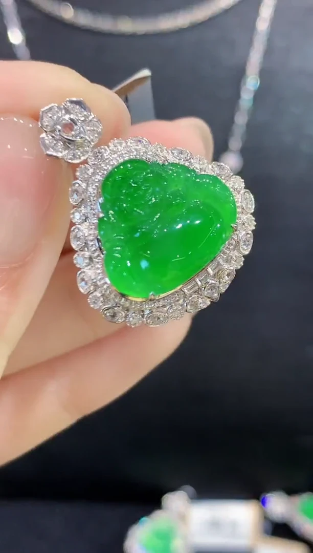 吊坠(不含链)18K金镶嵌翡翠多样性发其一