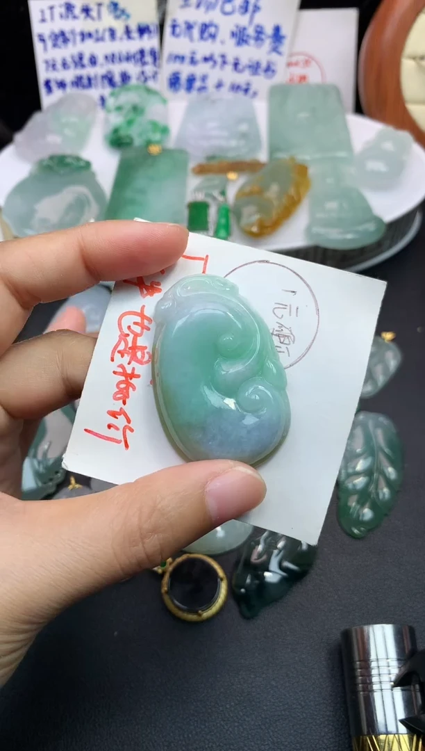 颈饰未镶嵌翡翠吊坠