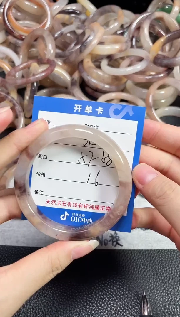 未镶嵌石英质玉手镯315