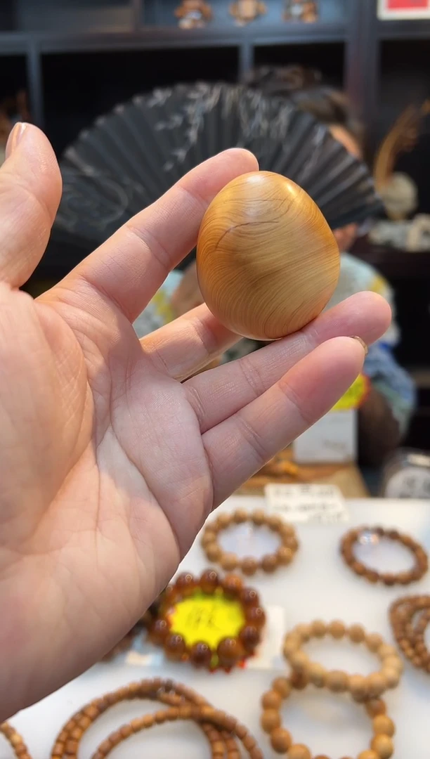 崖柏微瑕手把件一个太行