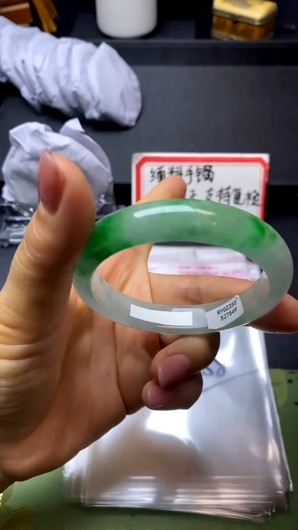 时尚女款缅料手镯67