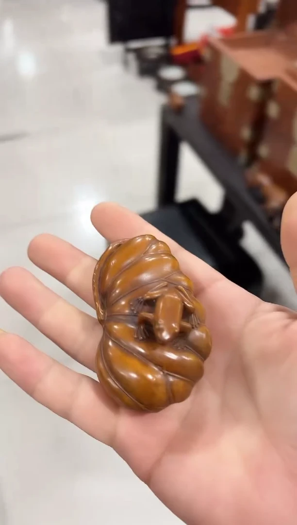木黄杨荷叶青蛙把件