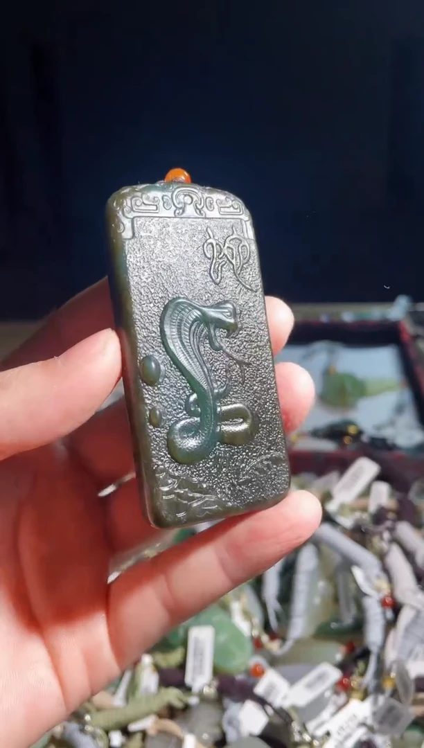 颈饰未镶嵌和田玉1