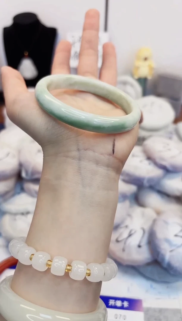 【闪购商品】石英质玉手镯未镶嵌70-贵州翠圈口60